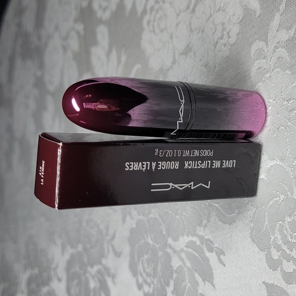 MAC Love Me Lipstick, #410 "La Femme" - Picture 5 of 9
